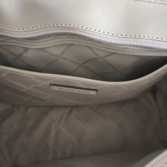 Michael Kors Jet Set Tote Large - Picture 5 of 7